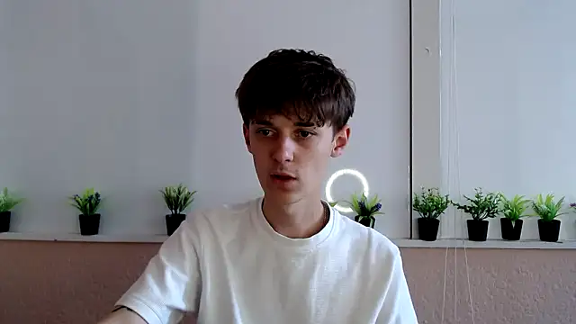 Hoot Dude  online show from 10/15/25, 01:44