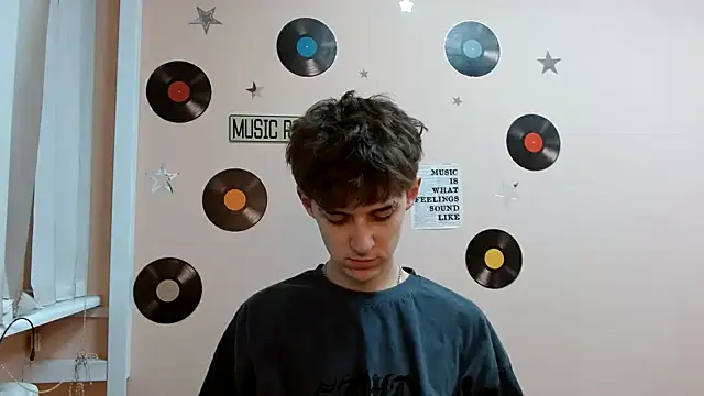 Hoot Dude  online show from 11/07/25, 02:50