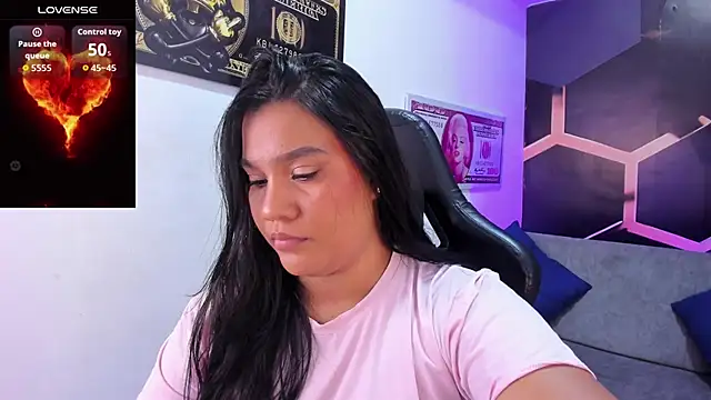 Snapshot of Tamara_Johnss_ chatting on 10/10/25, 03:05 Tamara Johnss  online show from 10/10/25, 03:05