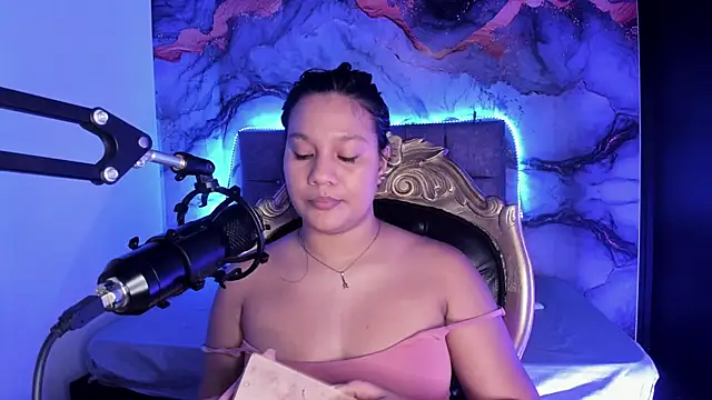 Snapshot of Tamara_Johnss_ chatting on 10/24/25, 03:03 Tamara Johnss  online show from 10/24/25, 03:03