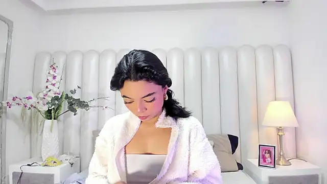 Snapshot of AriaBelles chatting on 11/09/25, 10:02 AriaBelles online show from 11/09/25, 10:02