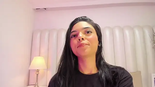 Snapshot of AriaBelles chatting on 11/12/25, 12:05 AriaBelles online show from 11/12/25, 12:05