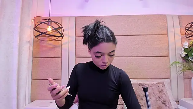 Snapshot of AriaBelles chatting on 11/23/25, 11:54 AriaBelles online show from 11/23/25, 11:54