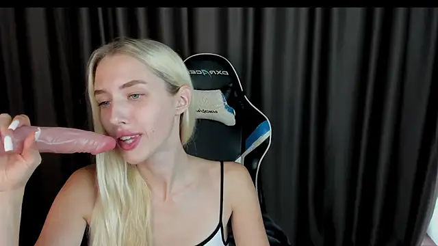 Snapshot of baby_xoxo chatting on 09/30/25, 07:13 baby xoxo online show from 09/30/25, 07:13