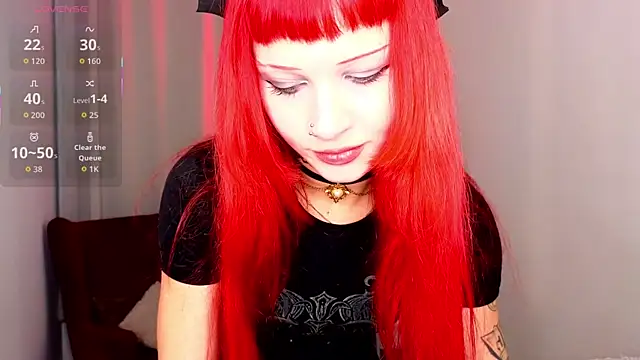 Snapshot of MonicaMilligan chatting on 10/18/25, 02:18 MonicaMilligan online show from 10/18/25, 02:18