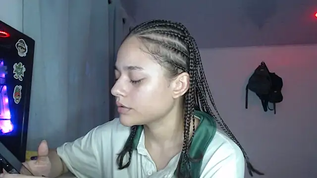 Snapshot of LittleCheerry69 chatting on 11/28/25, 03:47 LittleCheerry69 online show from 11/28/25, 03:47