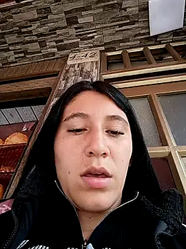 Snapshot of __Antonella chatting on 10/10/25, 03:22   Antonella online show from 10/10/25, 03:22