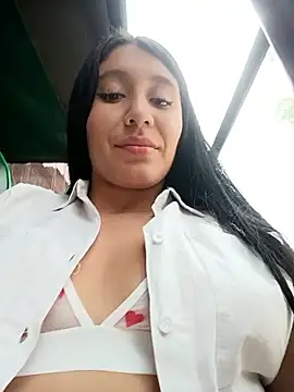 Snapshot of __Antonella chatting on 10/17/25, 03:25   Antonella online show from 10/17/25, 03:25