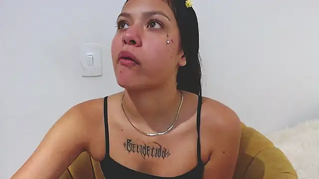 Snapshot of Atenea_nyx chatting on 10/21/25, 03:40 Atenea nyx online show from 10/21/25, 03:40