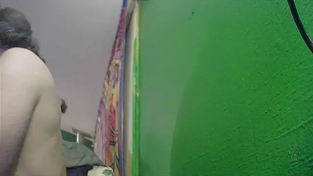 Snapshot of HippieDad333 chatting on 11/11/25, 03:06 HippieDad333 online show from 11/11/25, 03:06