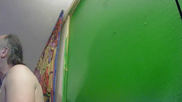 Snapshot of HippieDad333 chatting on 11/14/25, 01:48 HippieDad333 online show from 11/14/25, 01:48