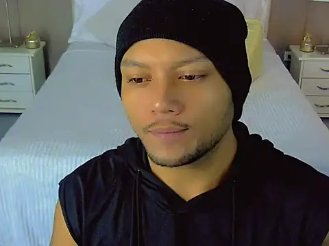 Max Rivers online show from 10/08/25, 12:25