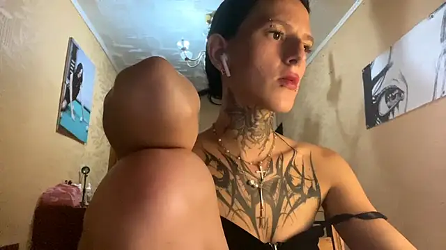 Snapshot of NamBraun chatting on 10/05/25, 06:17 NamBraun online show from 10/05/25, 06:17