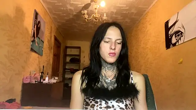 Snapshot of NamBraun chatting on 10/19/25, 05:13 NamBraun online show from 10/19/25, 05:13