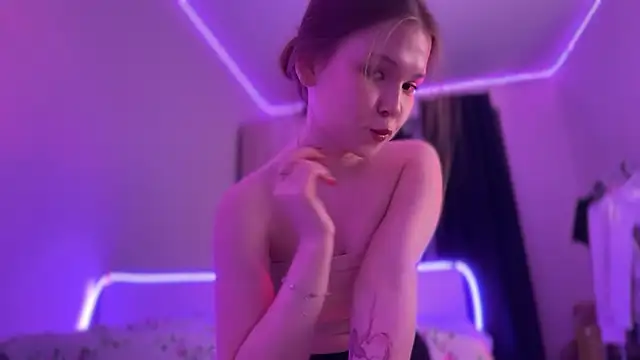 CandysRose online show from 10/28/25, 06:43