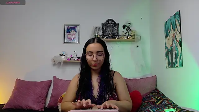 LucyDerby online show from 10/28/25, 09:06