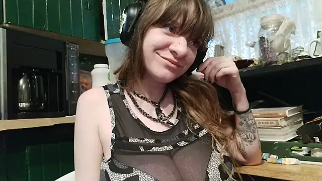 Snapshot of maribel672 chatting on 10/04/25, 05:00 maribel672 online show from 10/04/25, 05:00