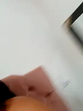 Snapshot of EggedGrowth chatting on 10/31/25, 01:01 EggedGrowth online show from 10/31/25, 01:01