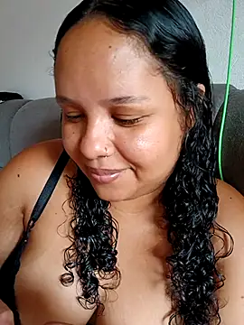 Snapshot of EggedGrowth chatting on 11/11/25, 02:28 EggedGrowth online show from 11/11/25, 02:28