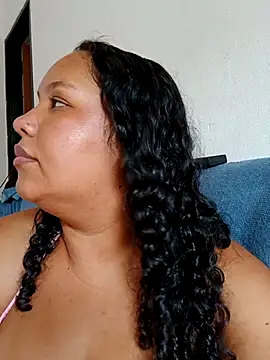 Snapshot of EggedGrowth chatting on 11/17/25, 02:23 EggedGrowth online show from 11/17/25, 02:23