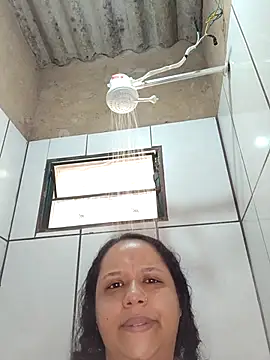 Snapshot of EggedGrowth chatting on 11/30/25, 12:20 EggedGrowth online show from 11/30/25, 12:20