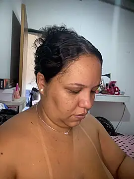 Snapshot of EggedGrowth chatting on 12/14/25, 01:38 EggedGrowth online show from 12/14/25, 01:38