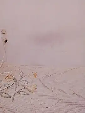 Snapshot of Sirine_sexy chatting on 09/29/25, 06:57 Sirine sexy online show from 09/29/25, 06:57