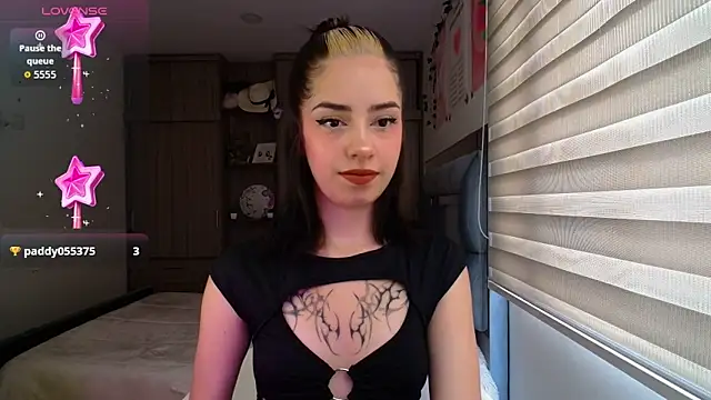 Snapshot of Kittyross chatting on 02/05/26, 03:27 Kittyross online show from 02/05/26, 03:27