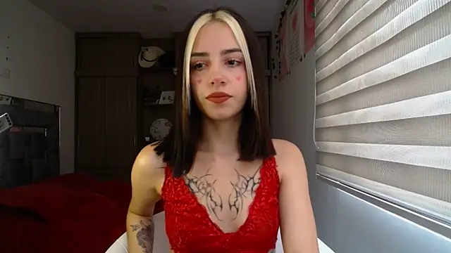 Snapshot of Kittyross chatting on 02/14/26, 04:37 Kittyross online show from 02/14/26, 04:37