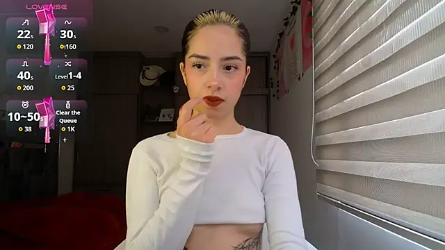 Snapshot of Kittyross chatting on 02/17/26, 04:02 Kittyross online show from 02/17/26, 04:02