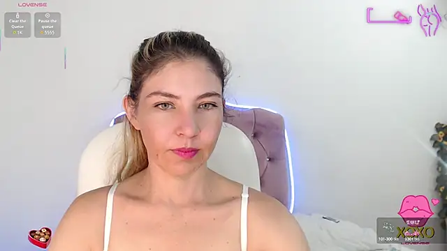 Snapshot of vanessa_21__ chatting on 10/06/25, 08:39 vanessa 21   online show from 10/06/25, 08:39