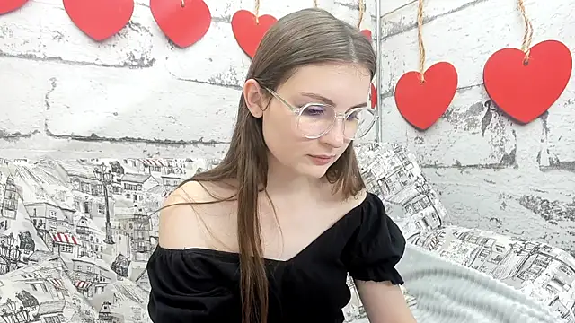 Snapshot of Shyly_Lisa chatting on 10/18/25, 02:03 Shyly Lisa online show from 10/18/25, 02:03