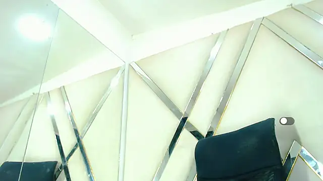 AuroraRoss online show from 10/10/25, 07:13