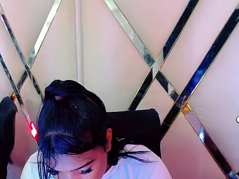 AuroraRoss online show from 10/20/25, 07:25