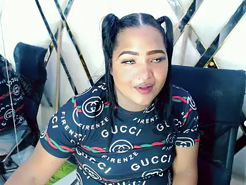 AuroraRoss online show from 10/23/25, 07:12