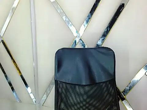 AuroraRoss online show from 10/30/25, 07:14