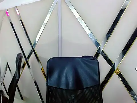 AuroraRoss online show from 11/04/25, 07:02