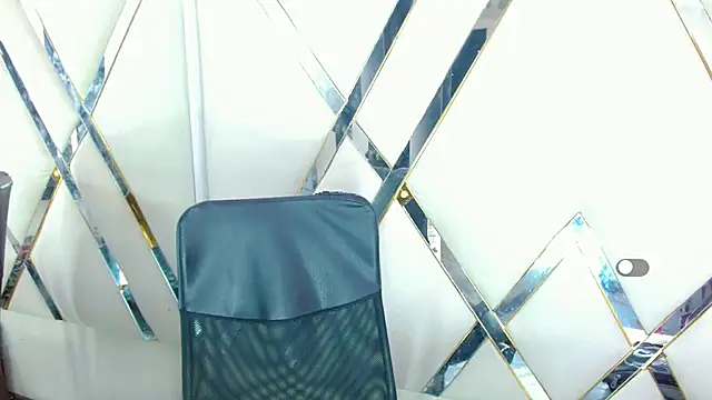 AuroraRoss online show from 11/06/25, 06:53