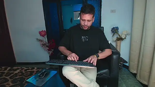LucasGaeel online show from 06/06/26, 12:27