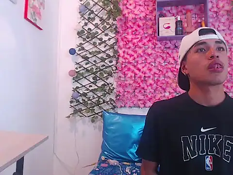 Snapshot of FUNNY_AND_HORNEY chatting on 09/25/25, 07:28 FUNNY AND HORNEY online show from 09/25/25, 07:28