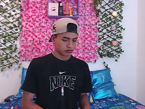 Snapshot of FUNNY_AND_HORNEY chatting on 09/27/25, 04:28 FUNNY AND HORNEY online show from 09/27/25, 04:28