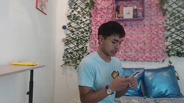 Snapshot of FUNNY_AND_HORNEY chatting on 09/30/25, 03:11 FUNNY AND HORNEY online show from 09/30/25, 03:11