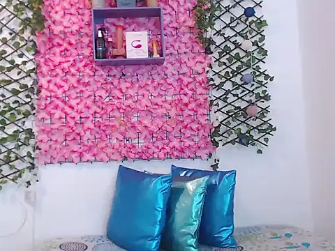 Snapshot of FUNNY_AND_HORNEY chatting on 10/22/25, 04:02 FUNNY AND HORNEY online show from 10/22/25, 04:02