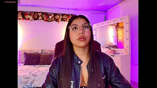 kloe28 online show from 11/17/25, 04:07