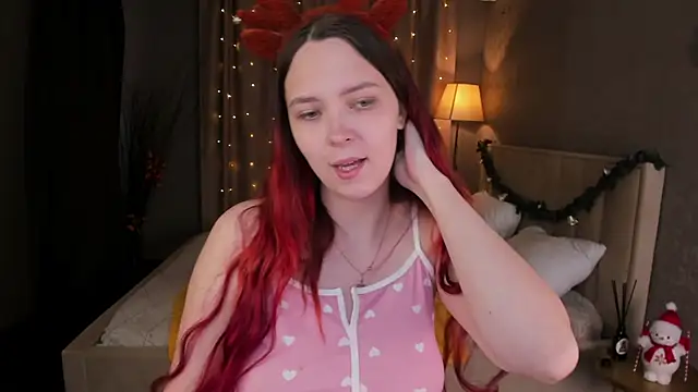 Monica  Queen online show from 11/28/25, 05:32