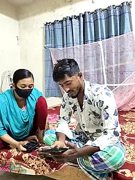 Snapshot of Love_Queen11 chatting on 10/15/25, 05:13 Love Queen11 online show from 10/15/25, 05:13