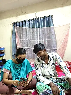 Snapshot of Love_Queen11 chatting on 10/23/25, 05:12 Love Queen11 online show from 10/23/25, 05:12