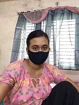 Snapshot of Love_Queen11 chatting on 10/25/25, 08:33 Love Queen11 online show from 10/25/25, 08:33