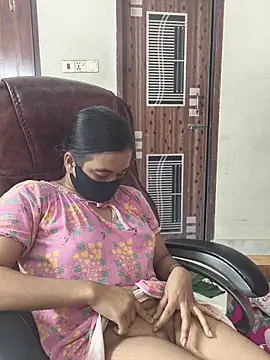 Snapshot of Love_Queen11 chatting on 11/09/25, 04:27 Love Queen11 online show from 11/09/25, 04:27