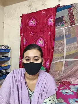 Snapshot of Love_Queen11 chatting on 11/10/25, 04:28 Love Queen11 online show from 11/10/25, 04:28